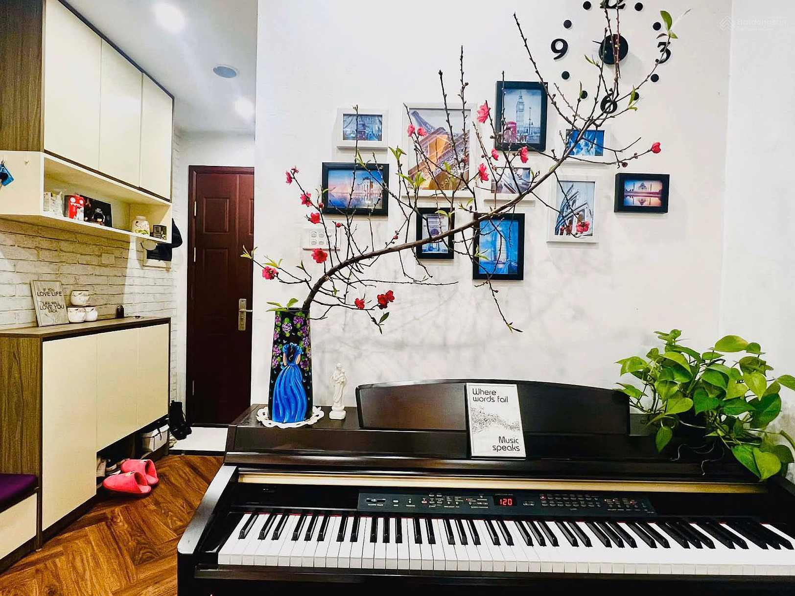 Selling 89m2 apartment at Berriver apartment, leaving furniture, beautiful large balcony, price 8 billion