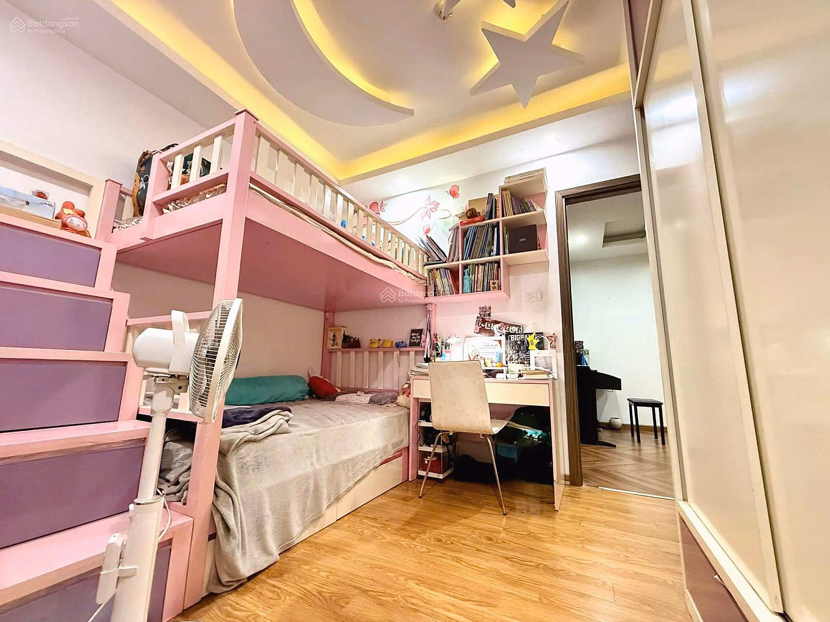 Selling 89m2 apartment at Berriver apartment, leaving furniture, beautiful large balcony, price 8 billion