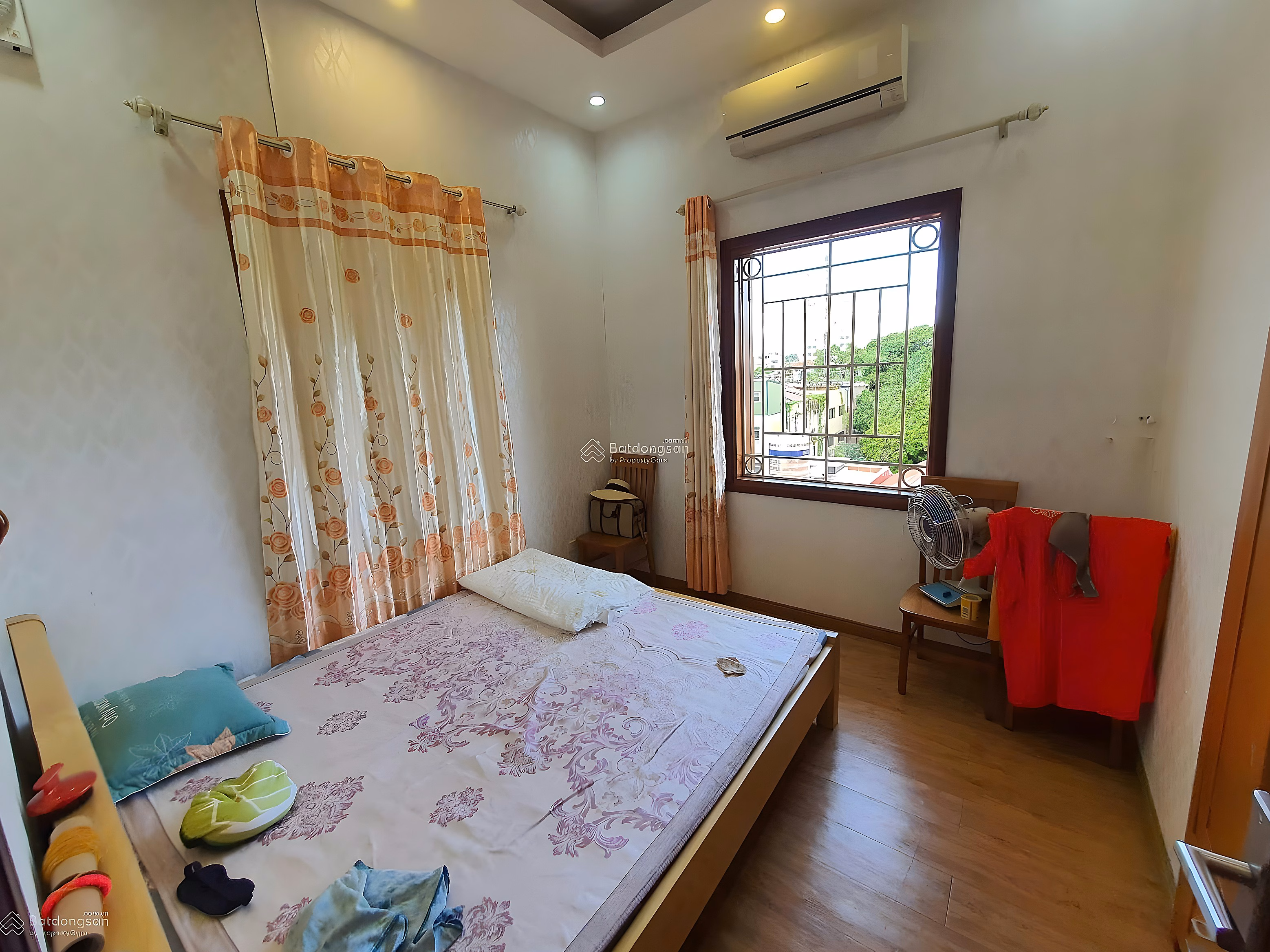 Apartment for rent at 27 Le Thanh Tong, area 70m2, including 2 bedrooms, fully furnished, price 11 million