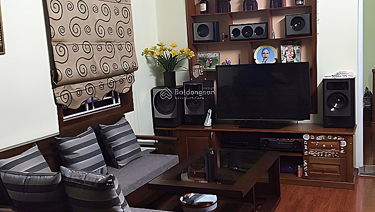Apartment for rent at 27 Le Thanh Tong, area 70m2, including 2 bedrooms, fully furnished, price 11 million