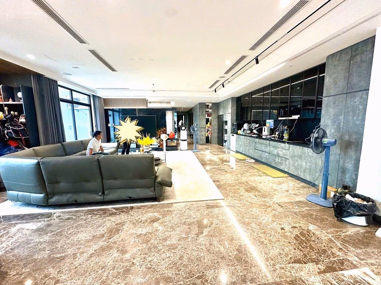 Owner sells apartment at TSQ Shopping Center, Mo Lao, 176m2, 4 bedrooms, basic furniture, Northwest balcony, red book