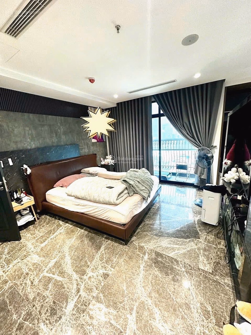Owner sells apartment at TSQ Shopping Center, Mo Lao, 176m2, 4 bedrooms, basic furniture, Northwest balcony, red book