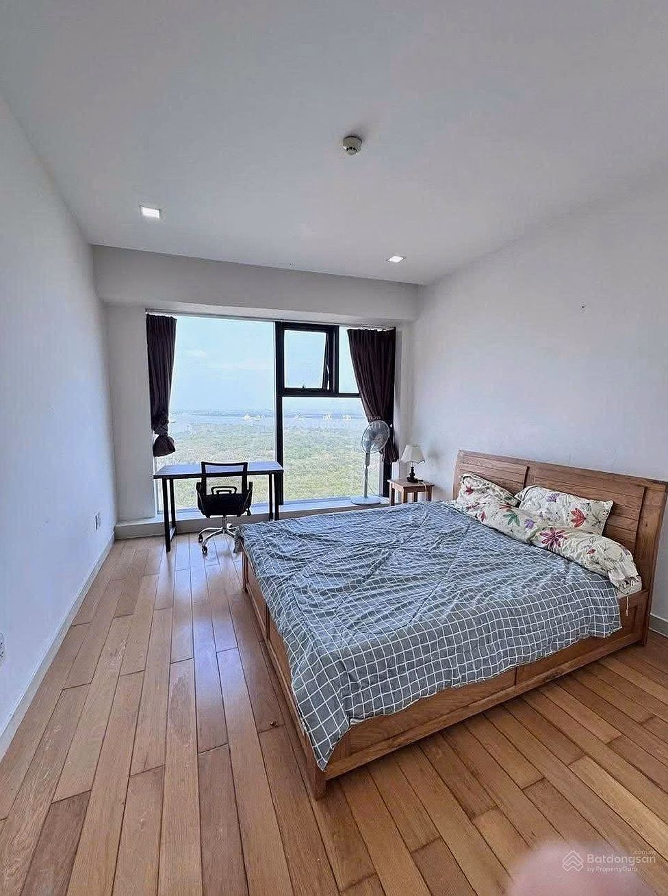 3 bedroom, 2 bathroom apartment for rent, fully furnished, 165m2, super spacious, beautiful view, high floor, Sunshine Diamond River