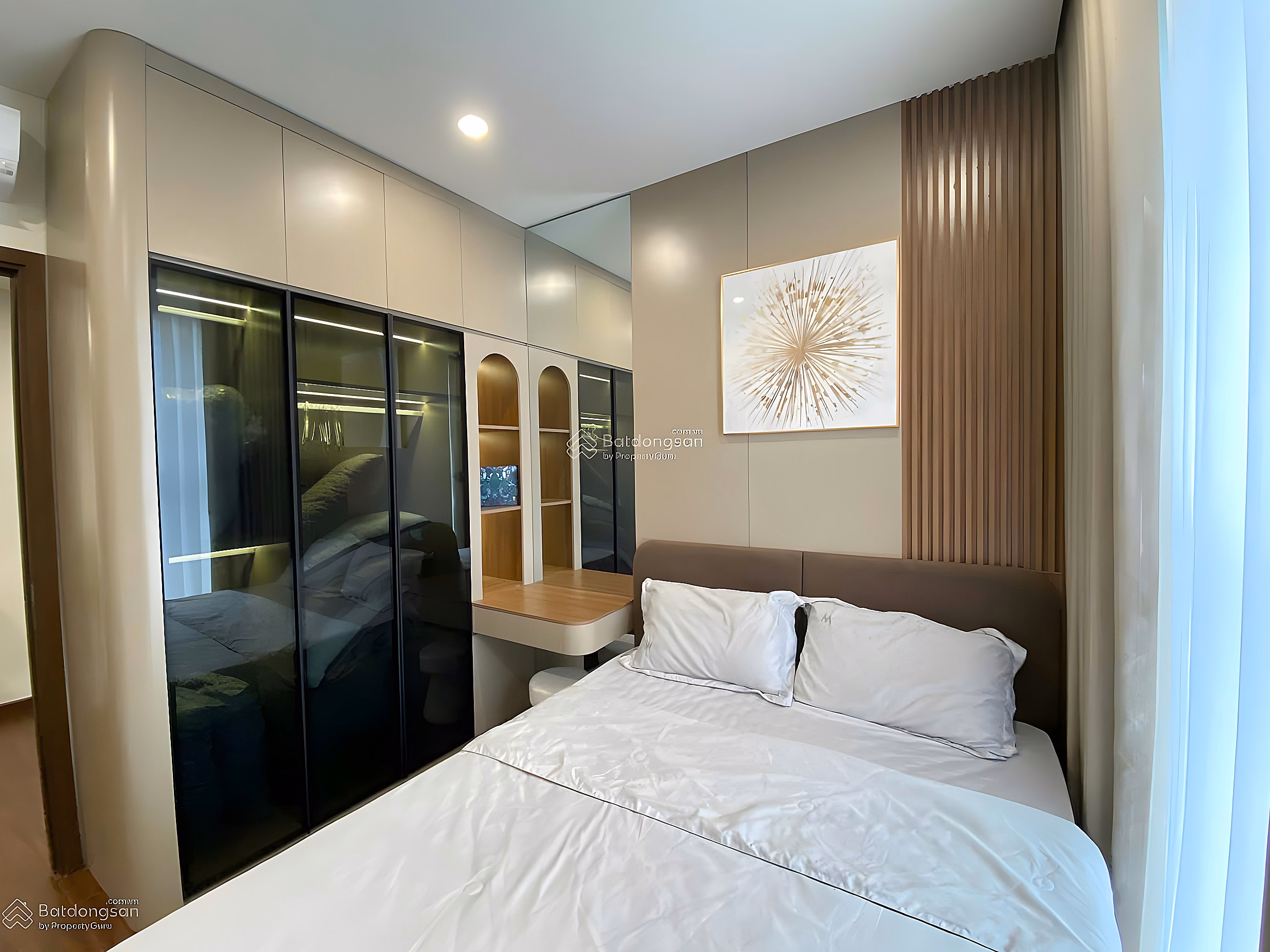 For rent 1 bedroom + 1 building H1, 18th floor, full of luxury furniture - ready to move in - easygoing landlord