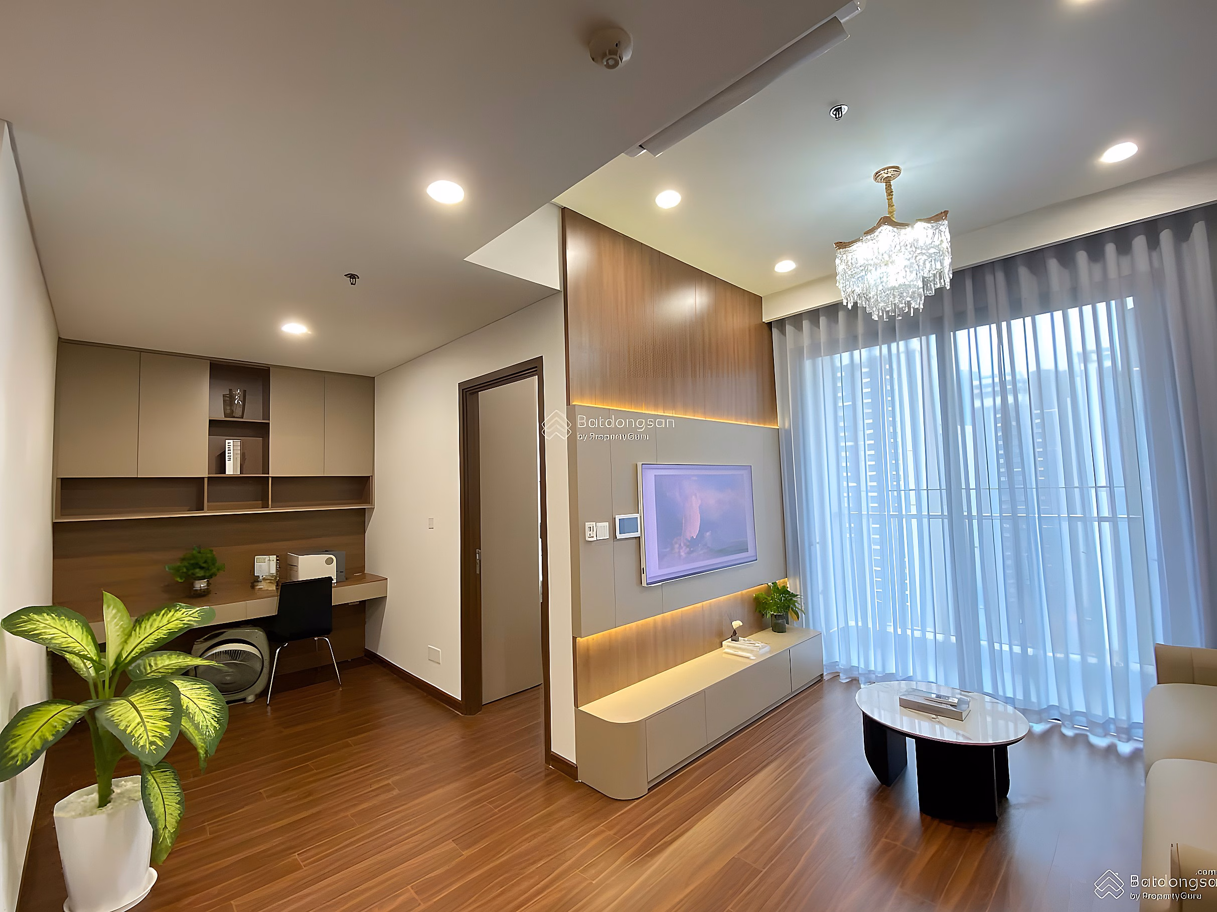 For rent 1 bedroom + 1 building H1, 18th floor, full of luxury furniture - ready to move in - easygoing landlord
