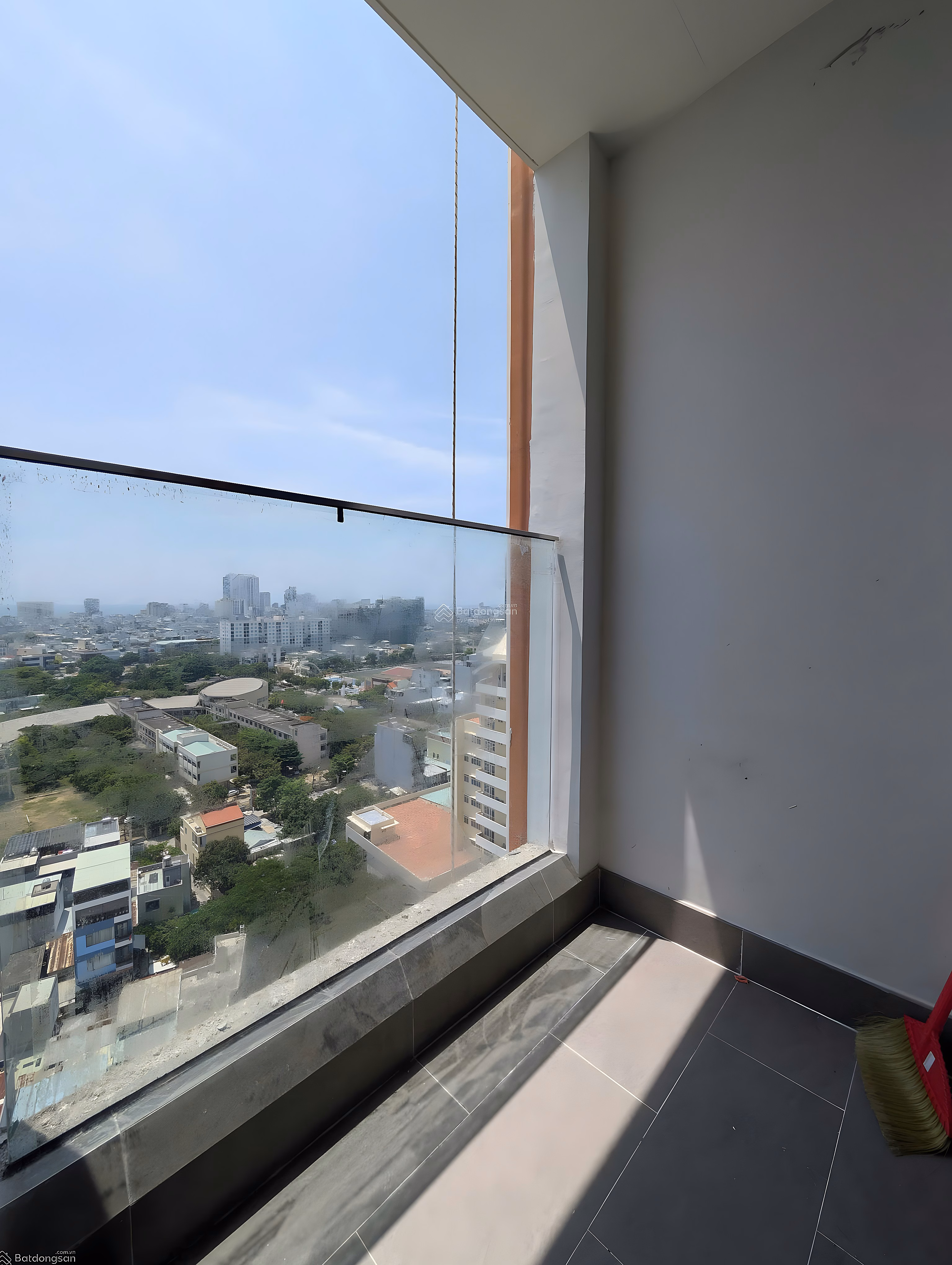 Studio apartment for rent on the 15th floor of Sun Ponte Residence with top sea view