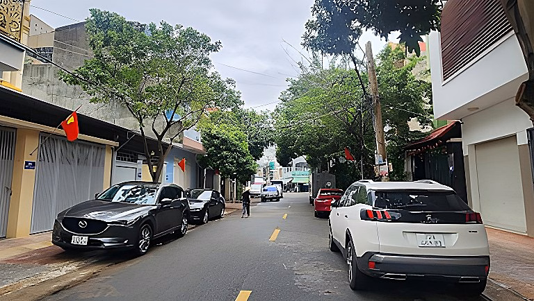 Whole house for rent, frontage on Thuy Van street