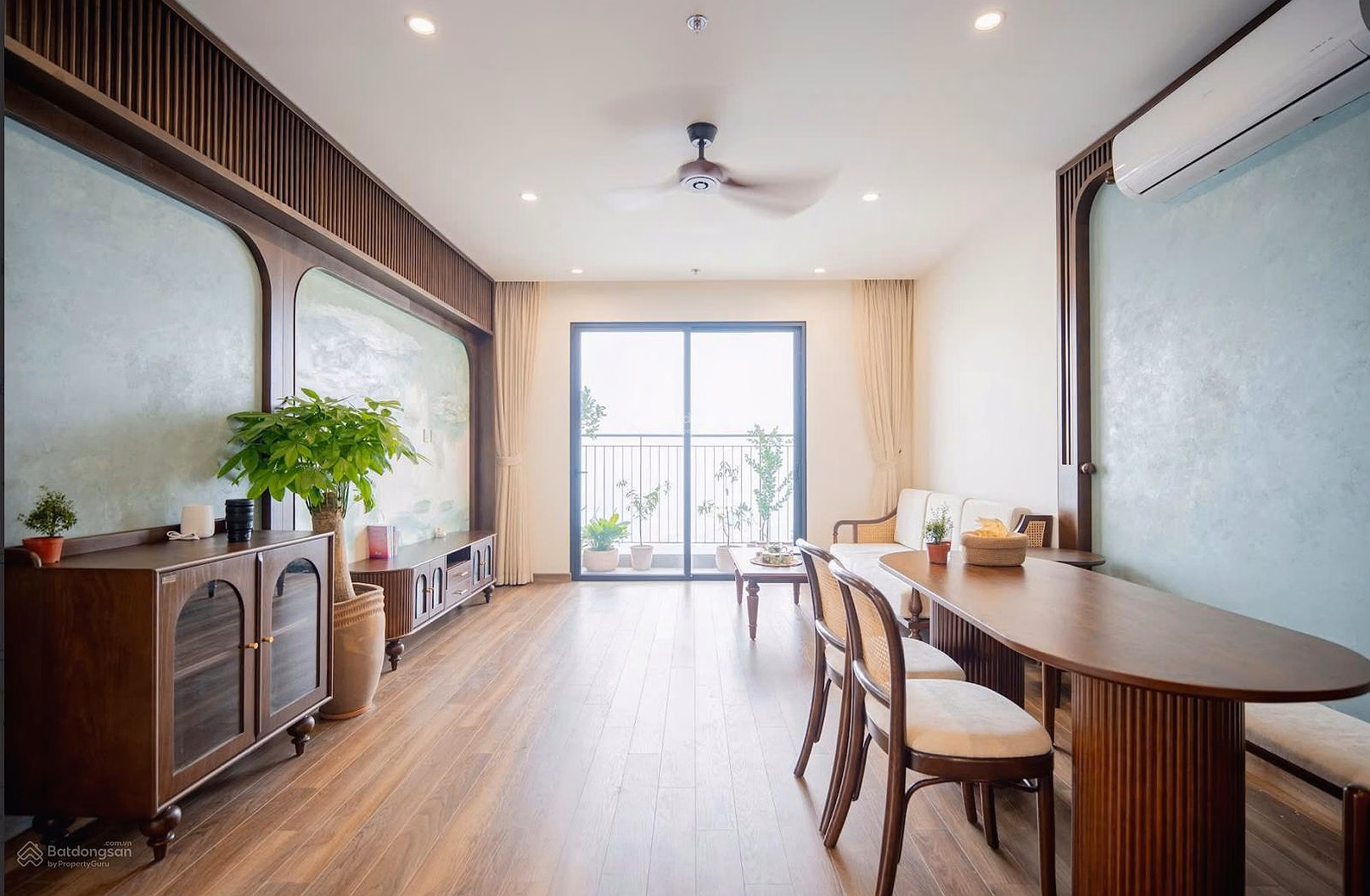 2 bedrooms, 2 bathrooms, fully furnished, Indochine building, Zurich building, 1 high floor - ready to move in immediately