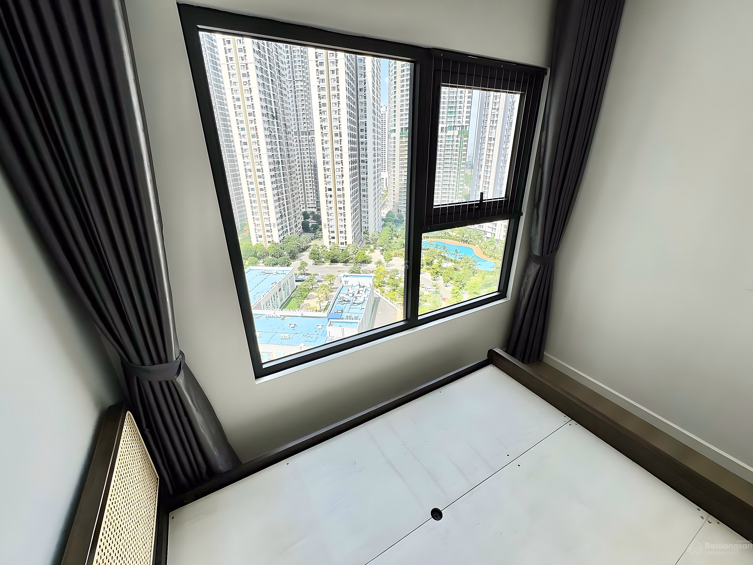 I sell 2 apartments 2 bedrooms 55m 3.8 billion, 2 bedrooms + 63.5m corner apartment 4.45 billion in high-end subdivision Vinhomes Smart City!