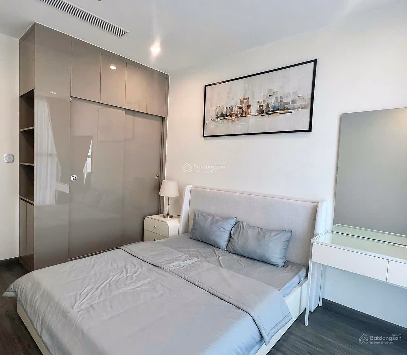 THE OWNER SENDS A 1-BR MIDDLE FLOOR APARTMENT FOR SALE SUPER CHEAP PRICE 3.08 BILLION, AS CHEAP AS SAPPHIRE FULL FURNITURE, READY FOR RENT