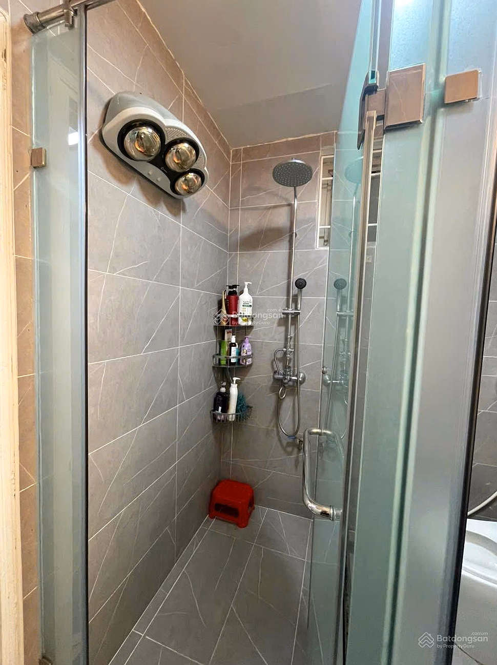 The owner needs to sell an apartment with 3 bedrooms, 2 bathrooms, area 68m2 in Dong Tau apartment building, Hoang Mai