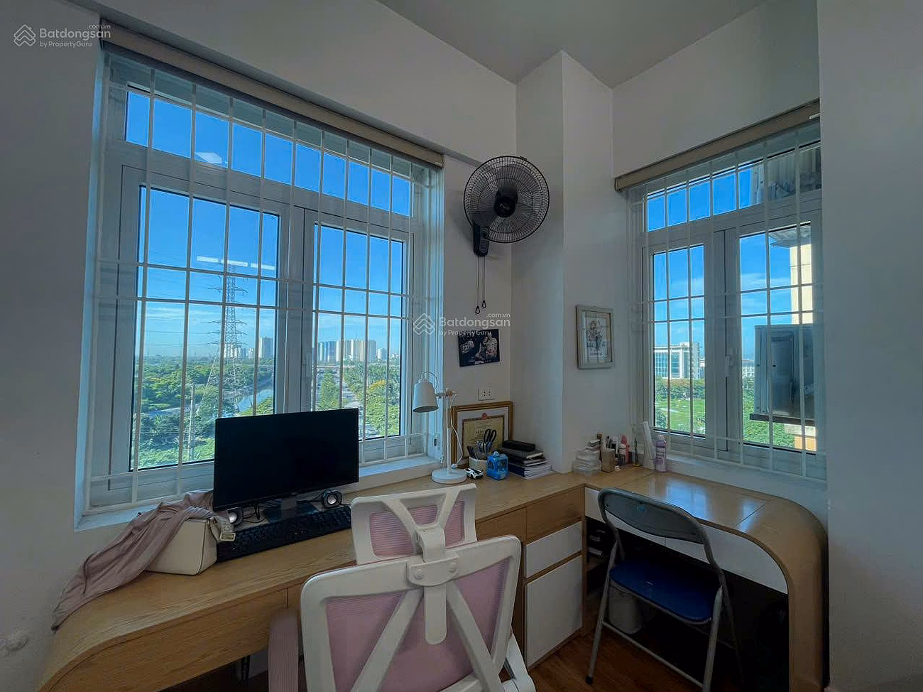 The owner needs to sell an apartment with 3 bedrooms, 2 bathrooms, area 68m2 in Dong Tau apartment building, Hoang Mai