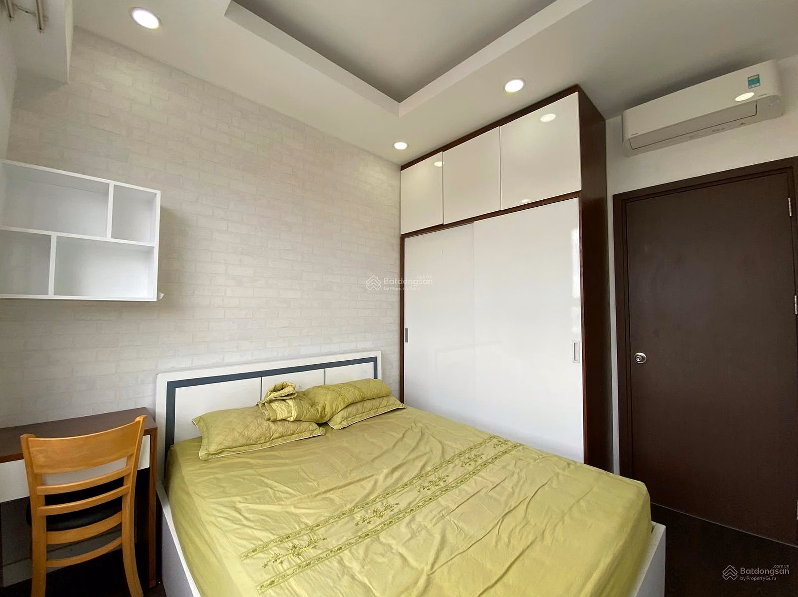 Corner apartment for rent at CC The Botanica near the airport, 2 bedrooms, 2 bathrooms, fully furnished just like the picture, price 16.5 million