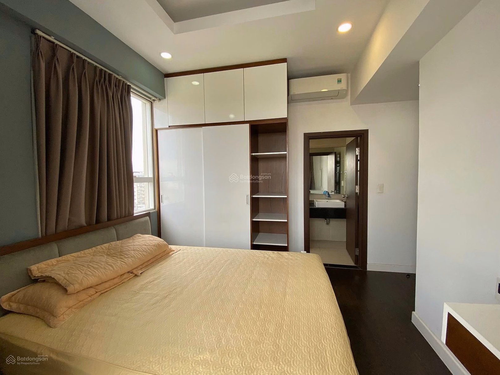 Corner apartment for rent at CC The Botanica near the airport, 2 bedrooms, 2 bathrooms, fully furnished just like the picture, price 16.5 million