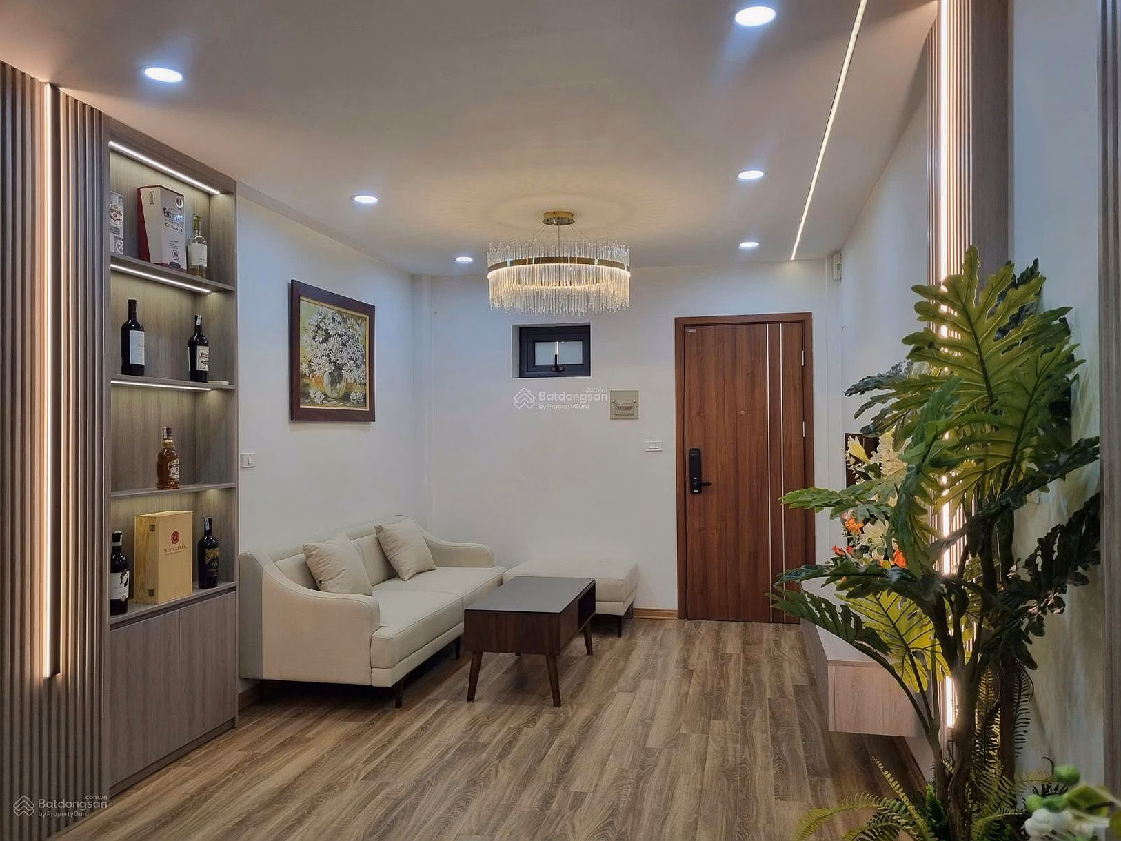 OWNER FOR URGENT SELLING CHCC CT2 NAM CUONG - HOANG QUOC VIET Area 67M2 FLOOR 15 REASONABLE PRICE ONLY 5 BILLION