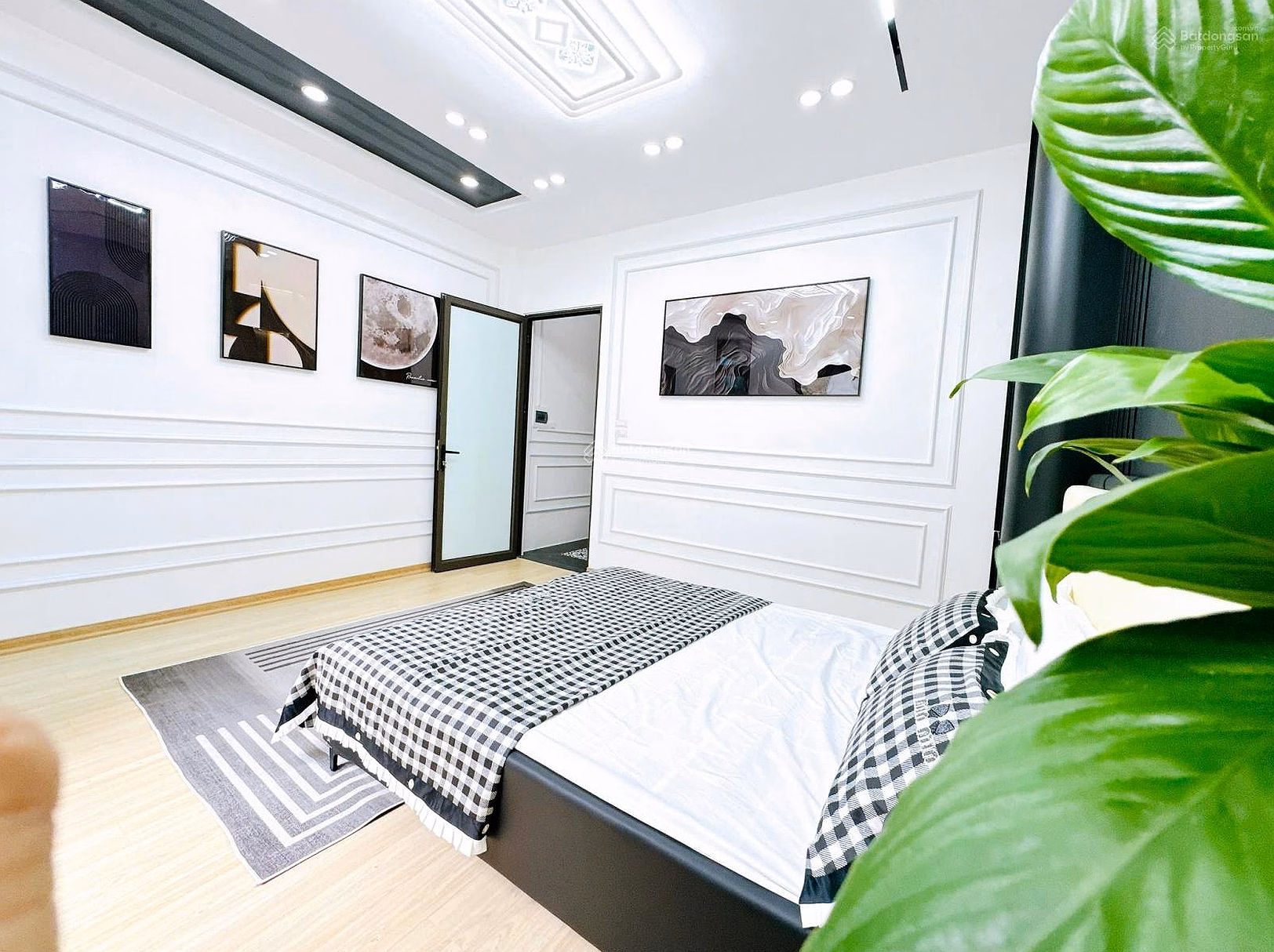 Owner needs to sell 3-bedroom apartment 103m² price 90 million/m2 best price Thanh Xuan District