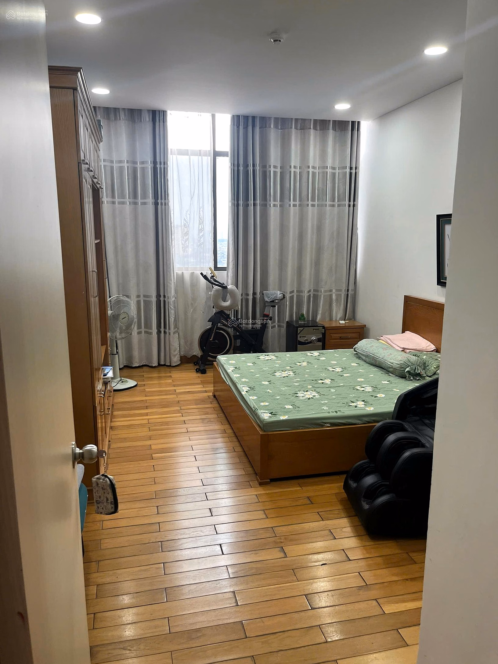The owner's family needs to sell the Dolphin Plaza apartment