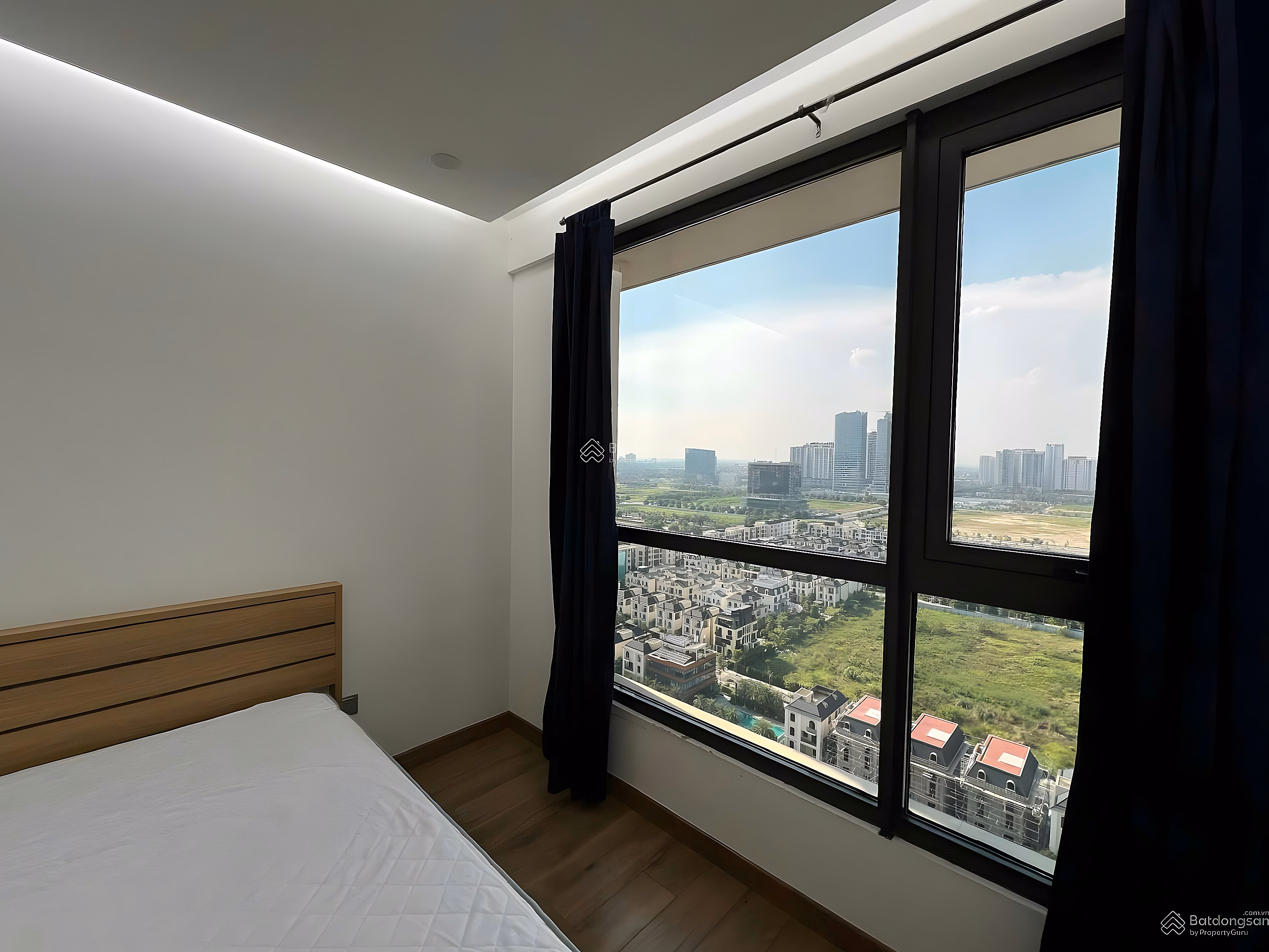 Great price! The owner is willing to sell the 2-bedroom, 2-bedroom apartment, 83m2, fully furnished, red book for only 9.25 billion