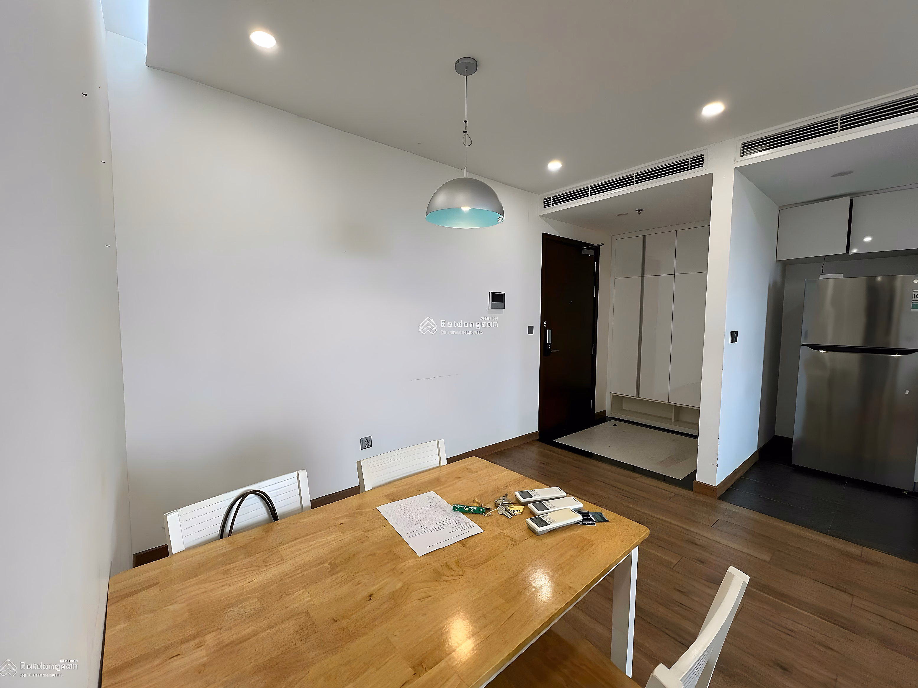 Great price! The owner is willing to sell the 2-bedroom, 2-bedroom apartment, 83m2, fully furnished, red book for only 9.25 billion