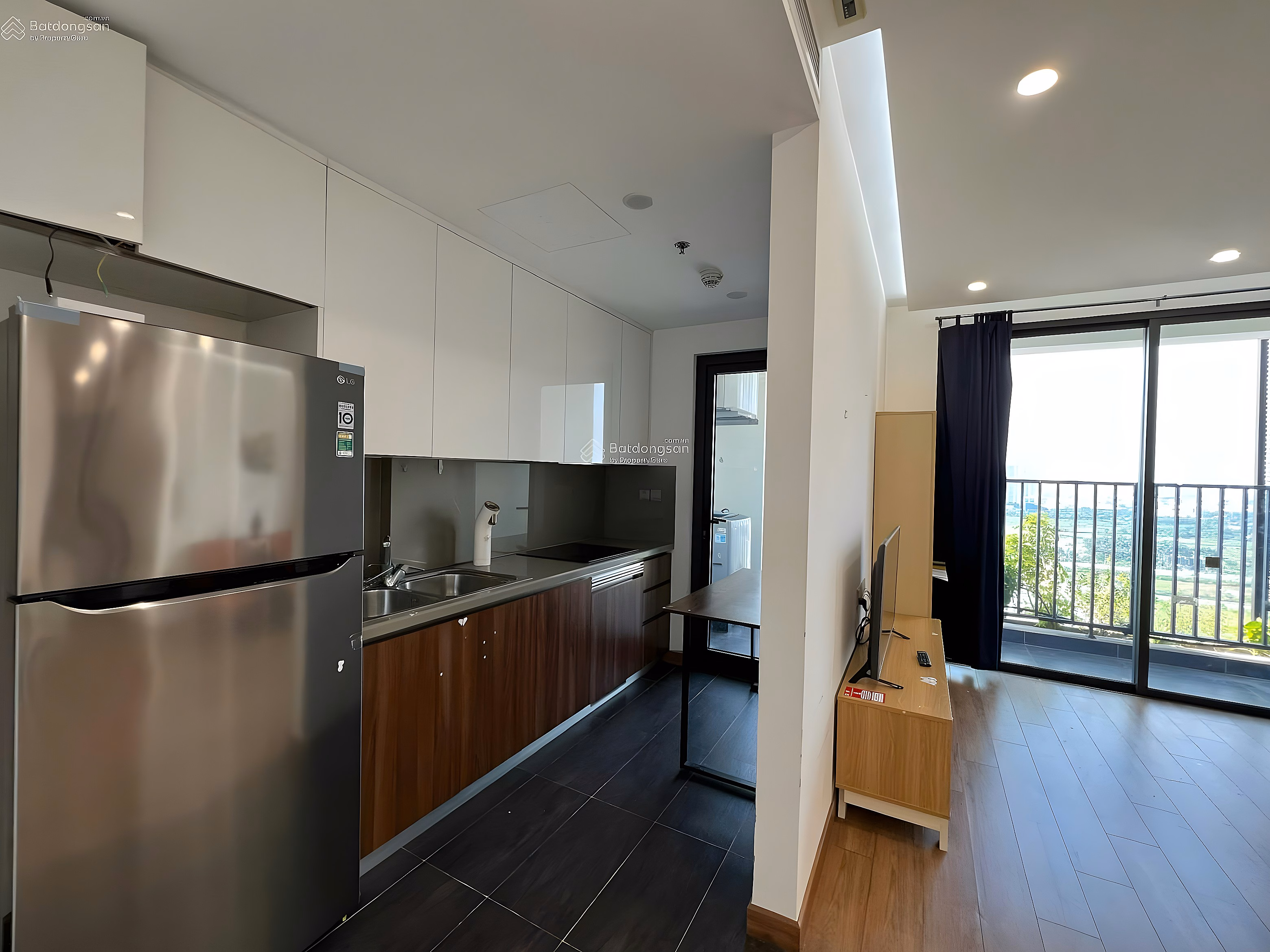 Great price! The owner is willing to sell the 2-bedroom, 2-bedroom apartment, 83m2, fully furnished, red book for only 9.25 billion