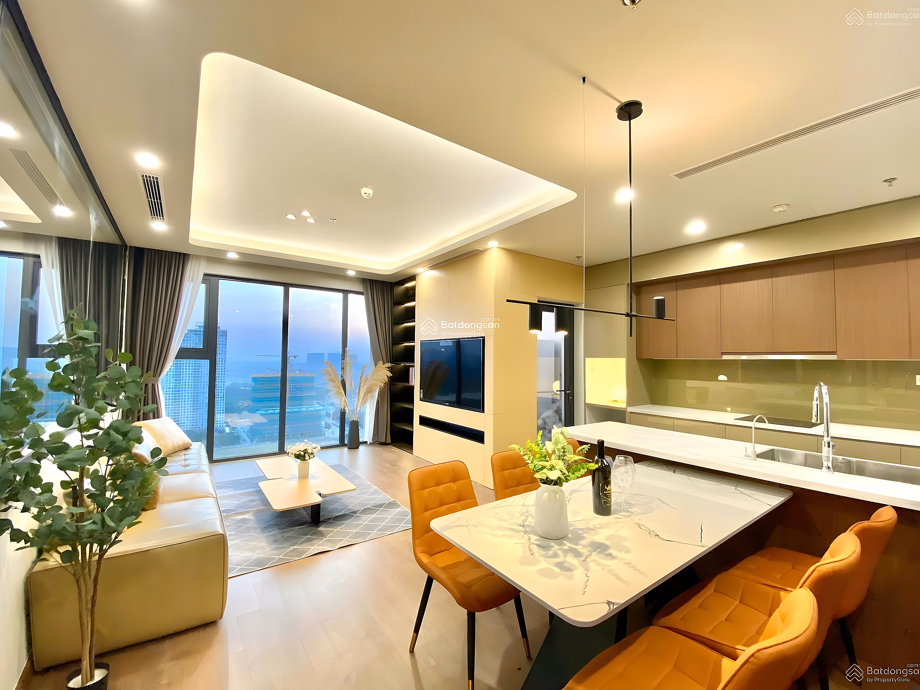 Selling a corner apartment with 2 bedrooms, 2 bathrooms, 80m2 (with balcony), cool view of Mipec Rubik 360, middle floor, very nice view, red book