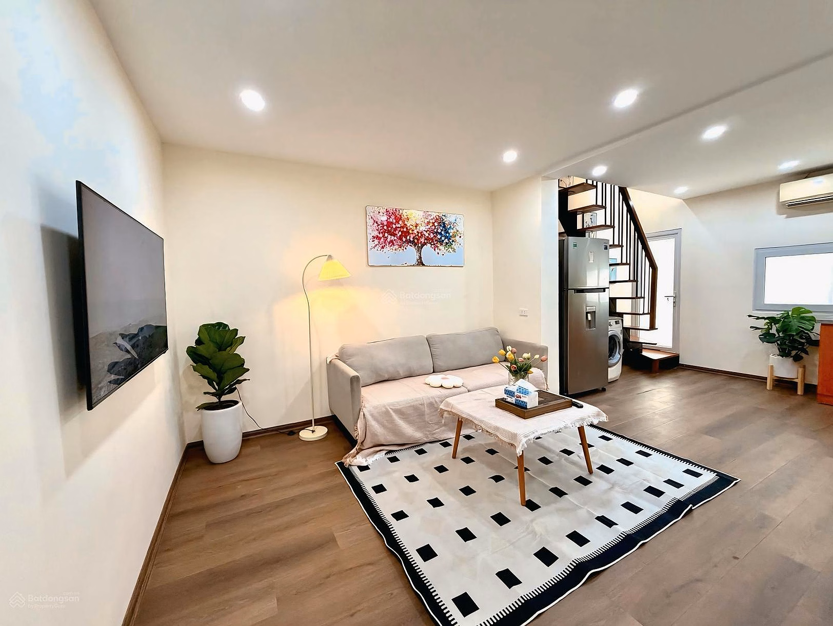 The owner is selling the 4th + 5th floors of house 414, A2 Giang Vo