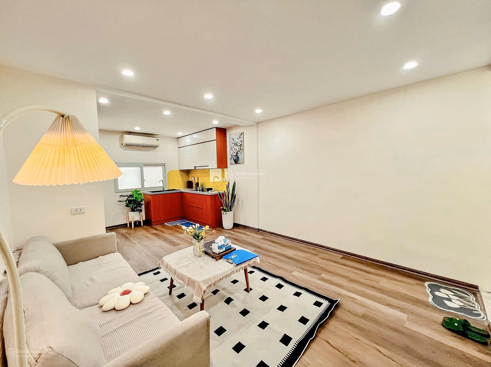 The owner is selling the 4th + 5th floors of house 414, A2 Giang Vo