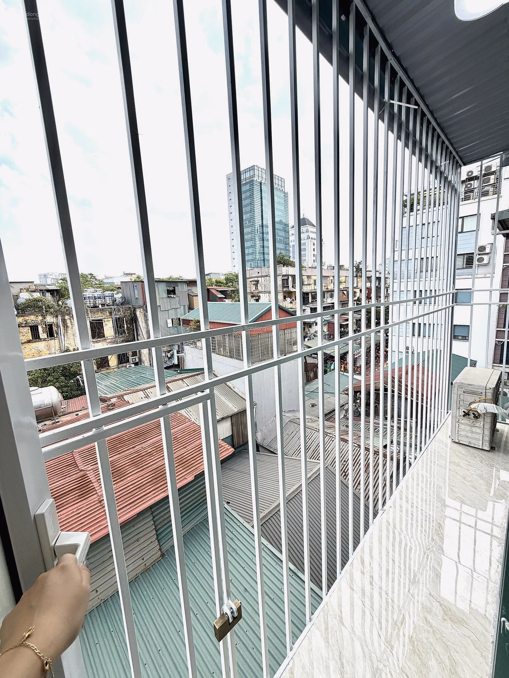 The owner is selling the 4th + 5th floors of house 414, A2 Giang Vo