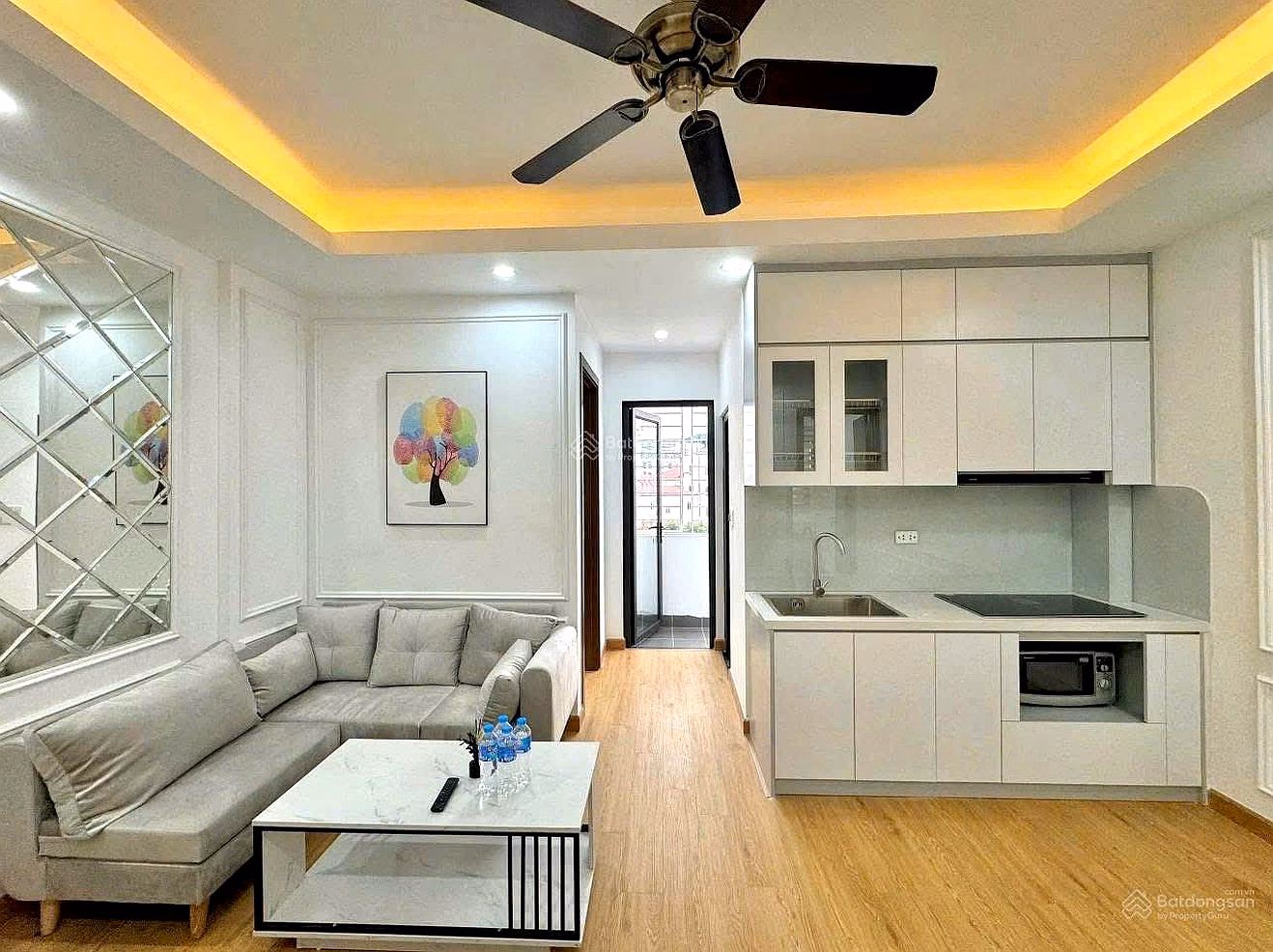 Selling 2-bedroom apartment, 52m2, Tran Cung area, Pham Van Dong area, fully furnished for more than 2 billion to own a house in Hanoi