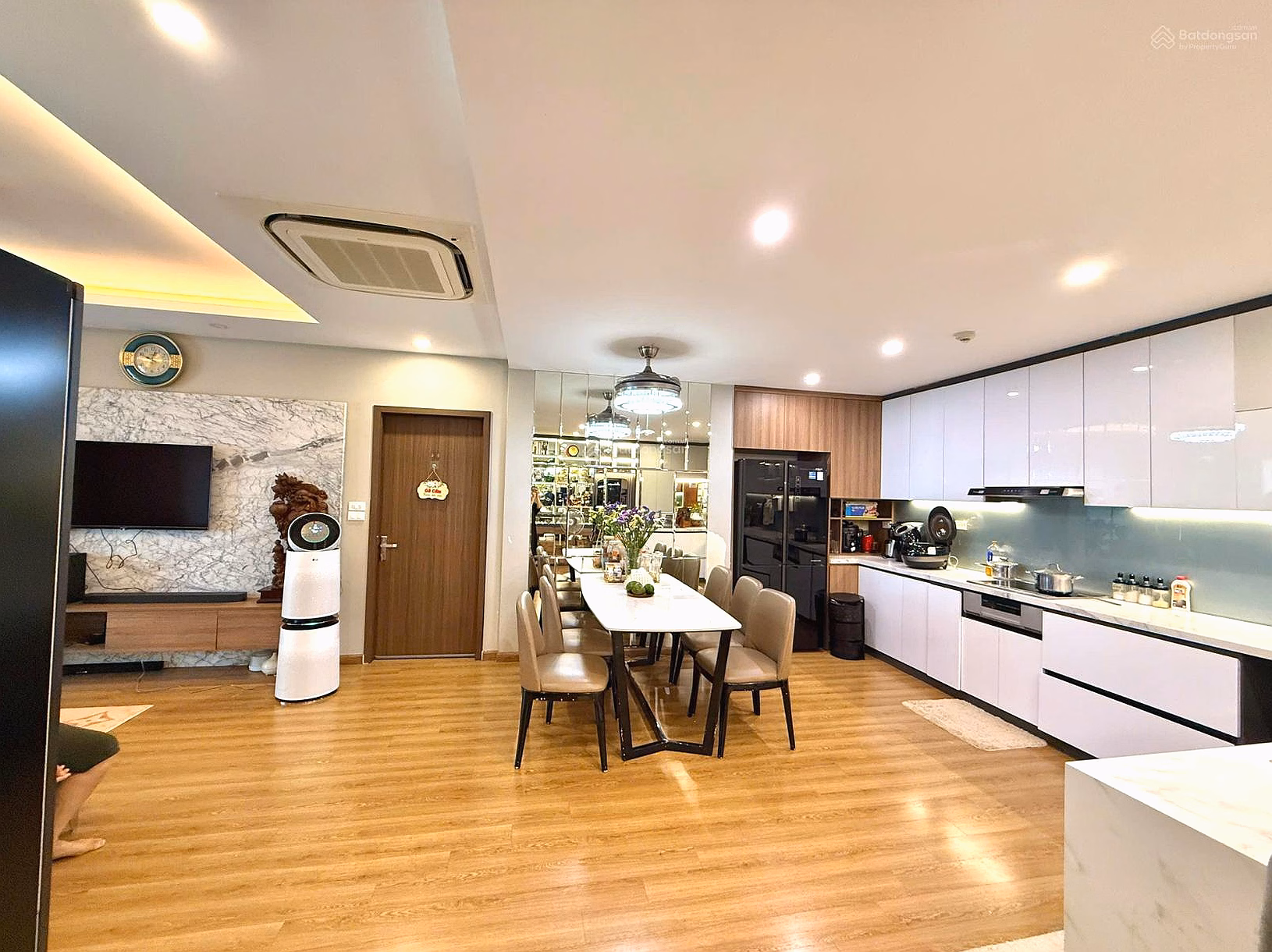 Apartment for sale 3N2WC - 106m-VinGardenia 3N Dong Nam with swimming pool view, price 10 billion more. Le Ms Ngan