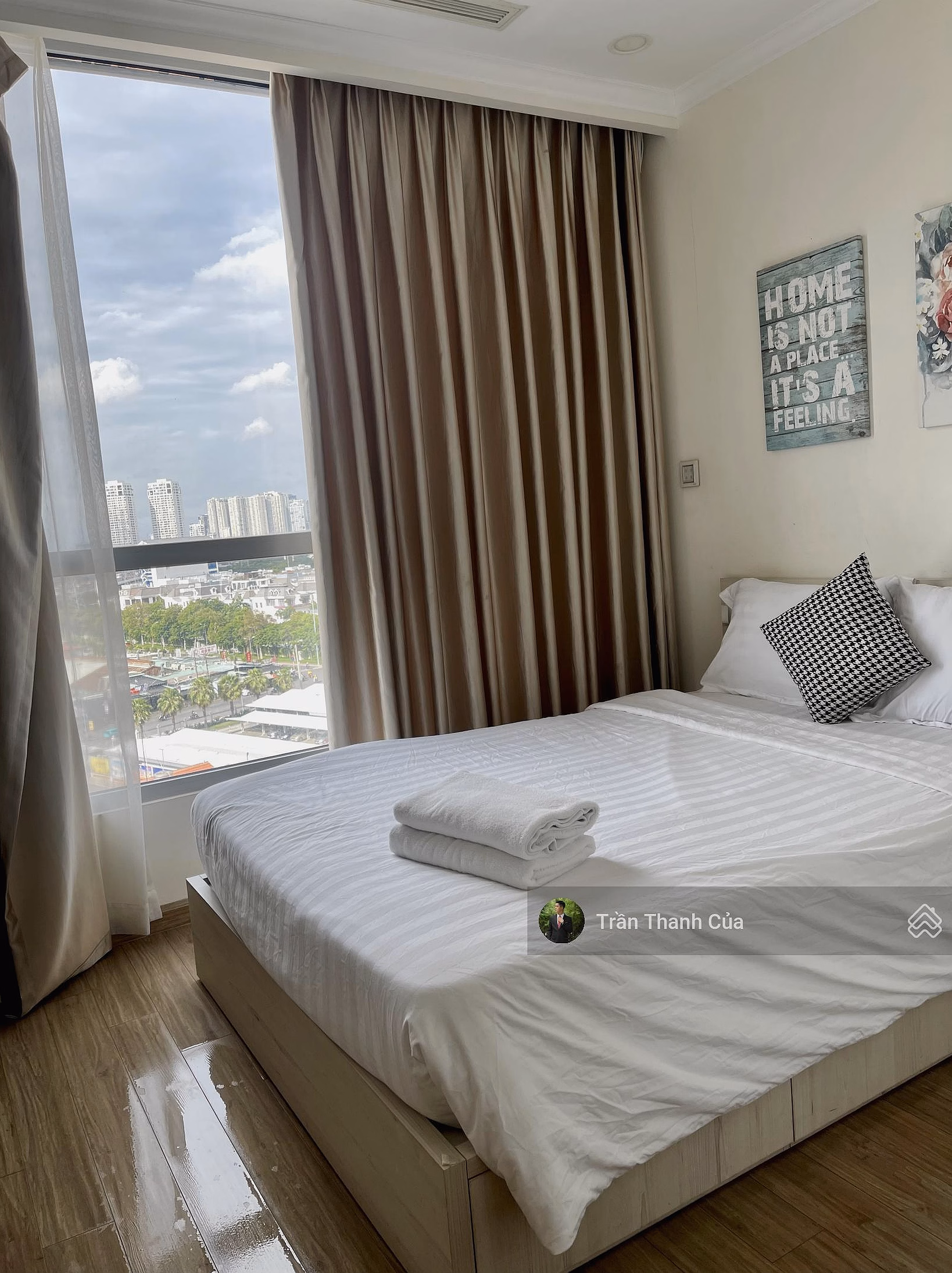 Authentic news: Selling 2 bedrooms Landmark 6. Suitable for second living in Vinhomes. Largest area Landmark