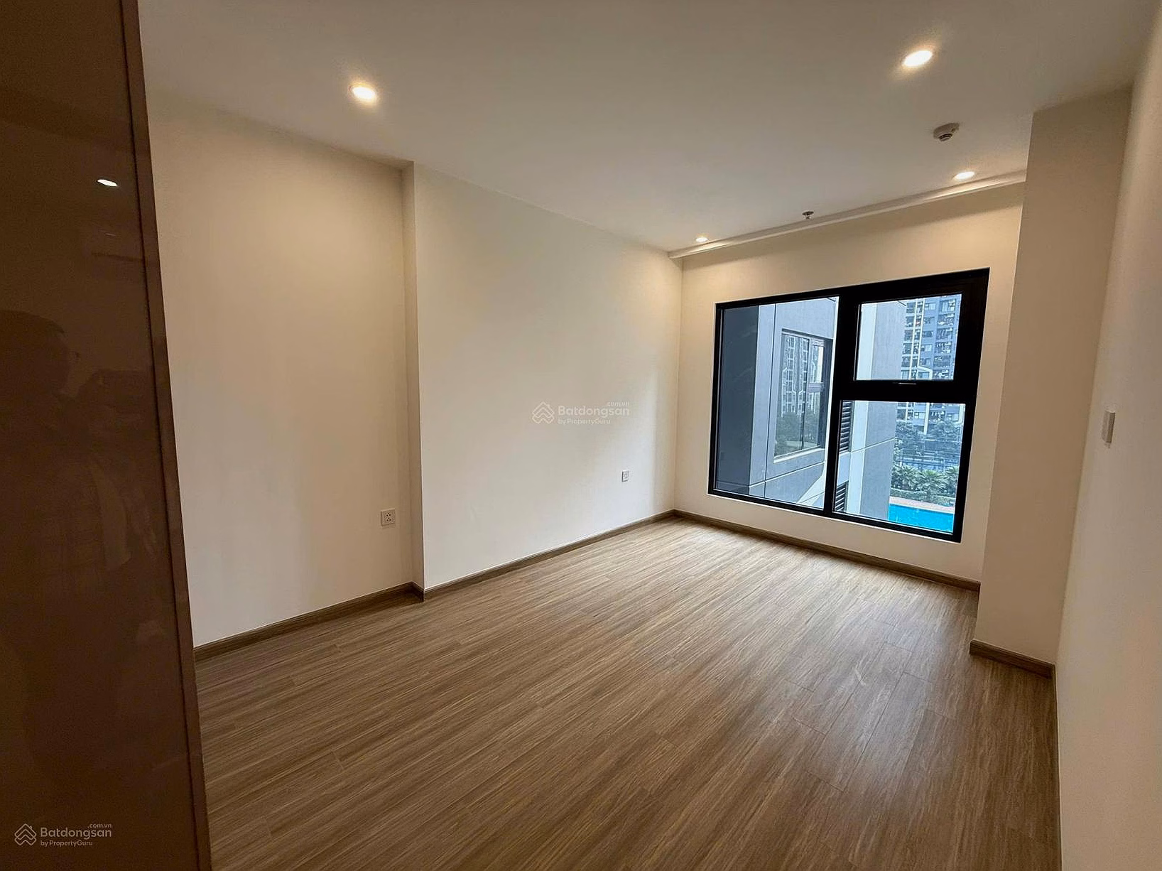 I'm selling the apartment for real price: 2n2vs/ 62m2 at VinSmart, urgent sale price this week