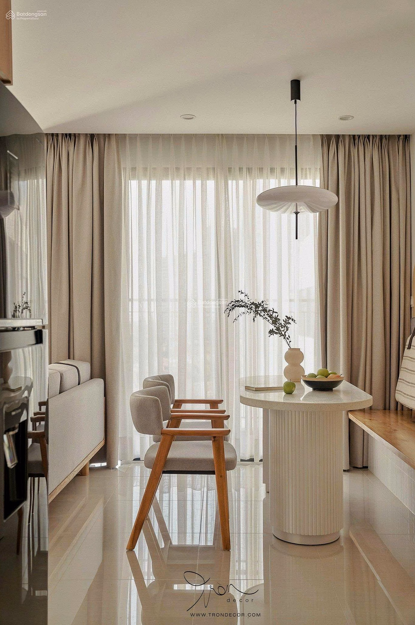 Need to sell CHCC Terra Royal urgently. 58m2, 2 bedrooms, price: 7.1 billion - 0939 586 *** Thanh Tung, nice view