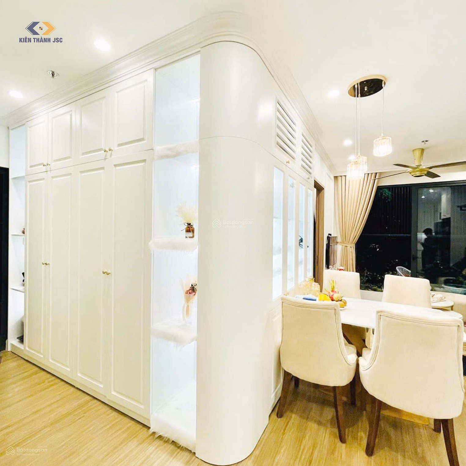 The owner offers to sell 2 bedrooms and 2 bathrooms in building S402 for only 4.4 billion***