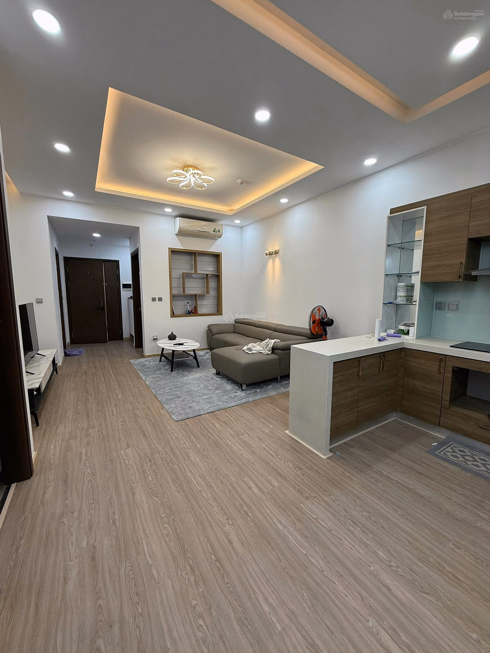 Need to sell quickly 3 bedroom apartment in Trang An Complex building, very beautiful view of West Lake, house with good fortune, owner's goodwill