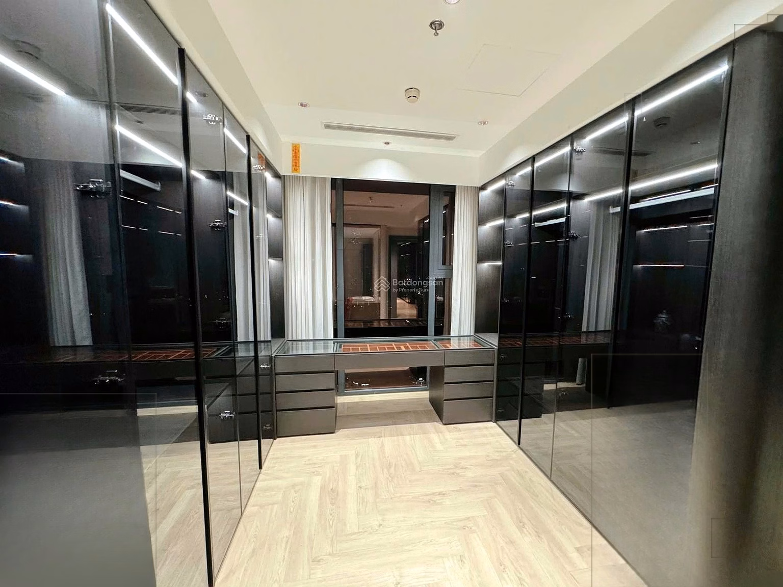 Selling Vinhomes Skylake 1 bedroom 6.25 billion; 2 bedrooms 7.8 billion; 3 bedrooms 11.6 billion; 4 bedrooms 19.5 billion; Sky villa 360m2