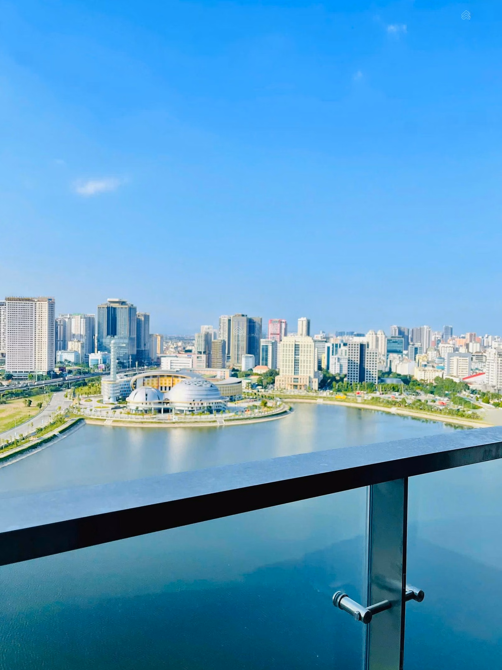 Selling Vinhomes Skylake 1 bedroom 6.25 billion; 2 bedrooms 7.8 billion; 3 bedrooms 11.6 billion; 4 bedrooms 19.5 billion; Sky villa 360m2