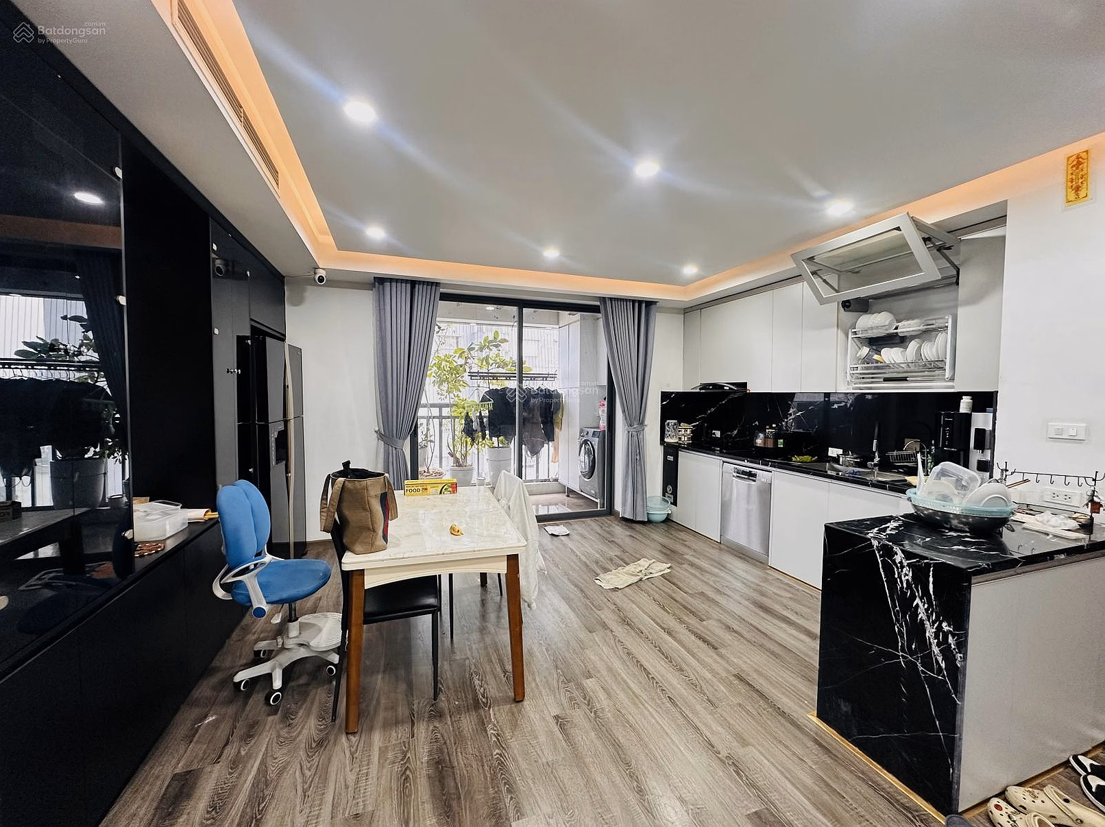 LUXURY APARTMENT HH2 TO HUU, Thanh Xuan.131m, 3 bedrooms, beautiful floor, full An Cuong wood furniture