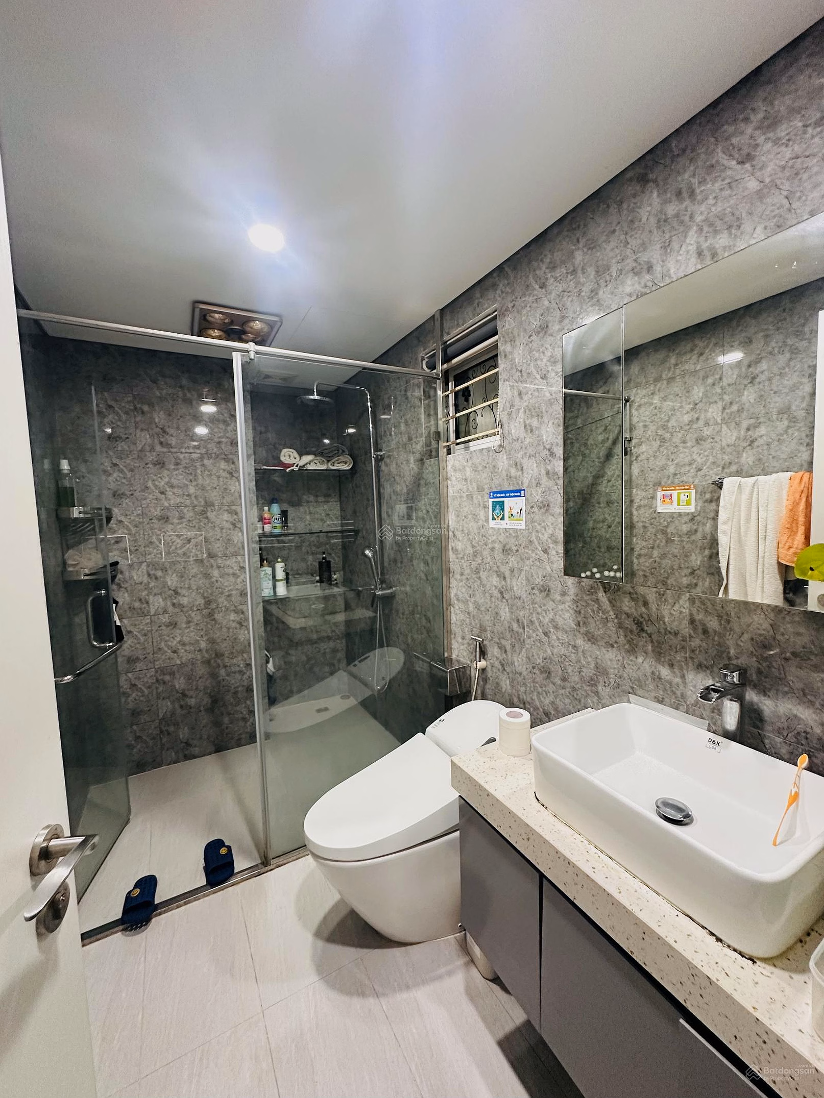 LUXURY APARTMENT HH2 TO HUU, Thanh Xuan.131m, 3 bedrooms, beautiful floor, full An Cuong wood furniture
