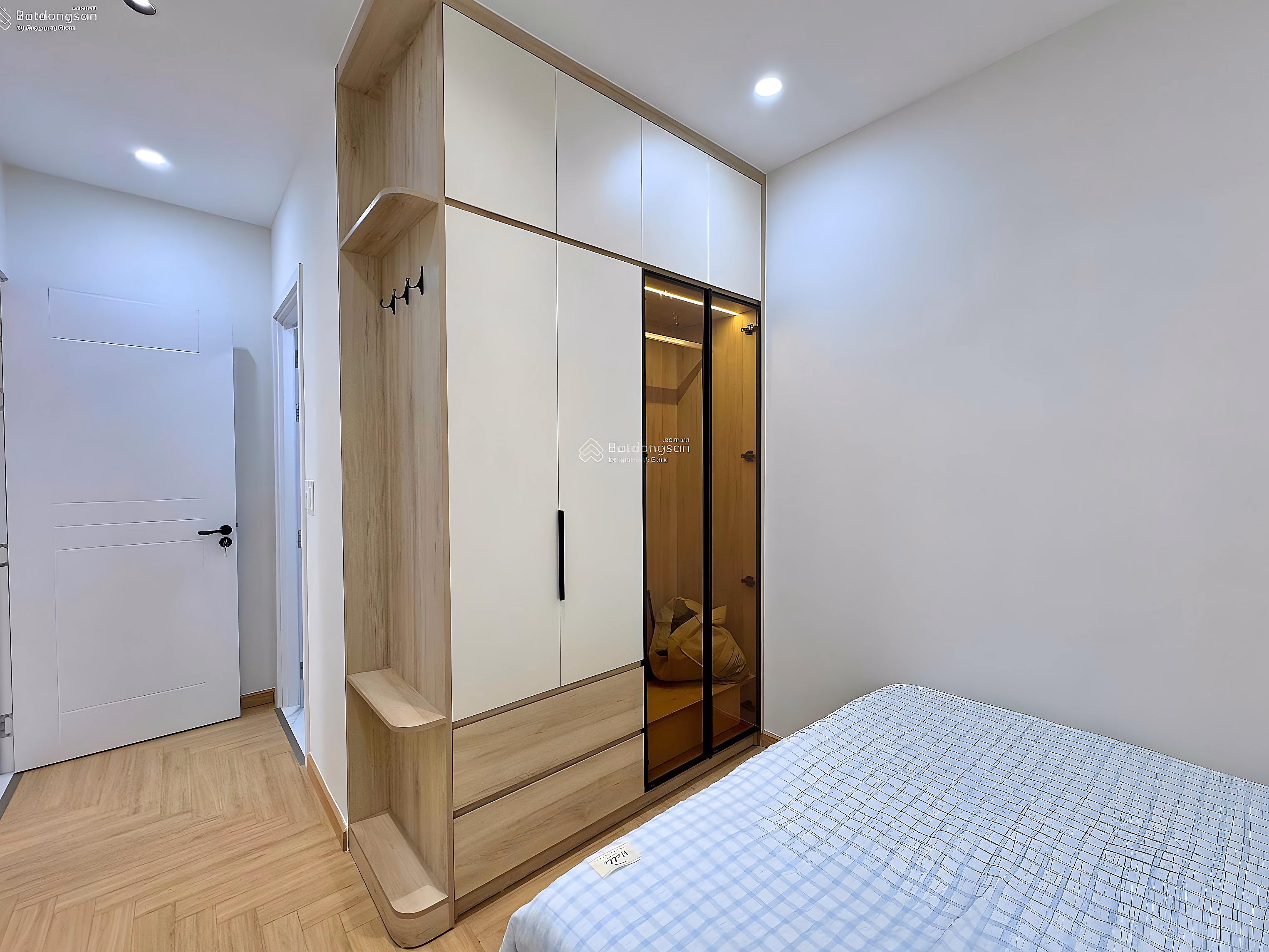 SKY GARDEN 3 APARTMENT FOR SALE, PHU MY HUNG, DISTRICT 7 - 3 BRs, 2 WCs, HIGH QUALITY FURNITURE, ON BOOKING 40 MILLION/MONTH