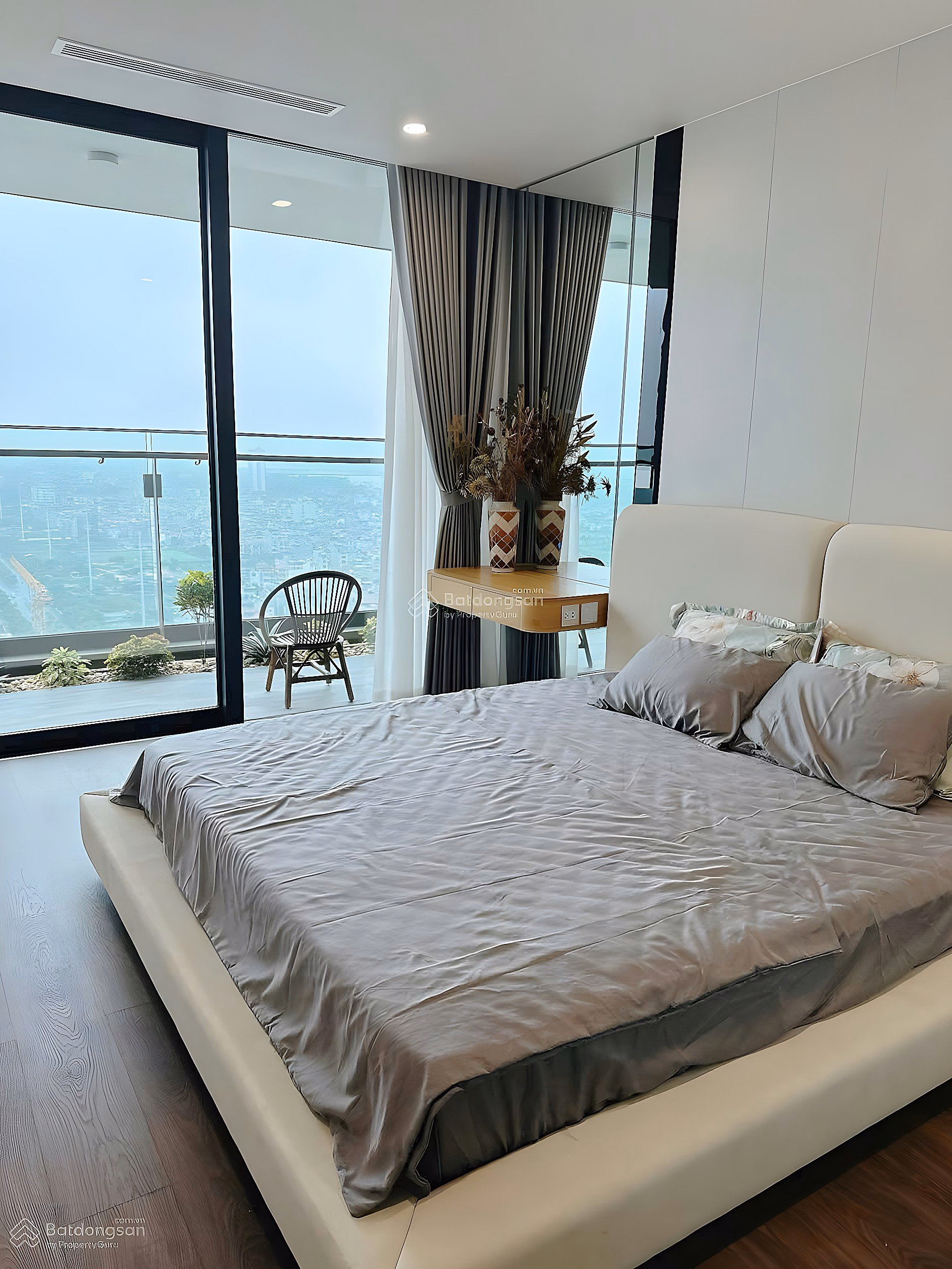 Management Board synthesizes Royal City apartment fund 2 bedrooms - 3 bedrooms - 4 bedrooms duplex, penthouse priced from only 16 million/month