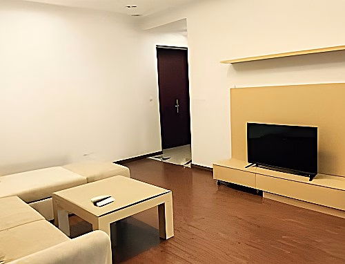 OWNER For rent CC StarTower 2N2WC 100m2. Full An Cuong wooden furniture, high-end electrical appliances from Bosch, Panasonic