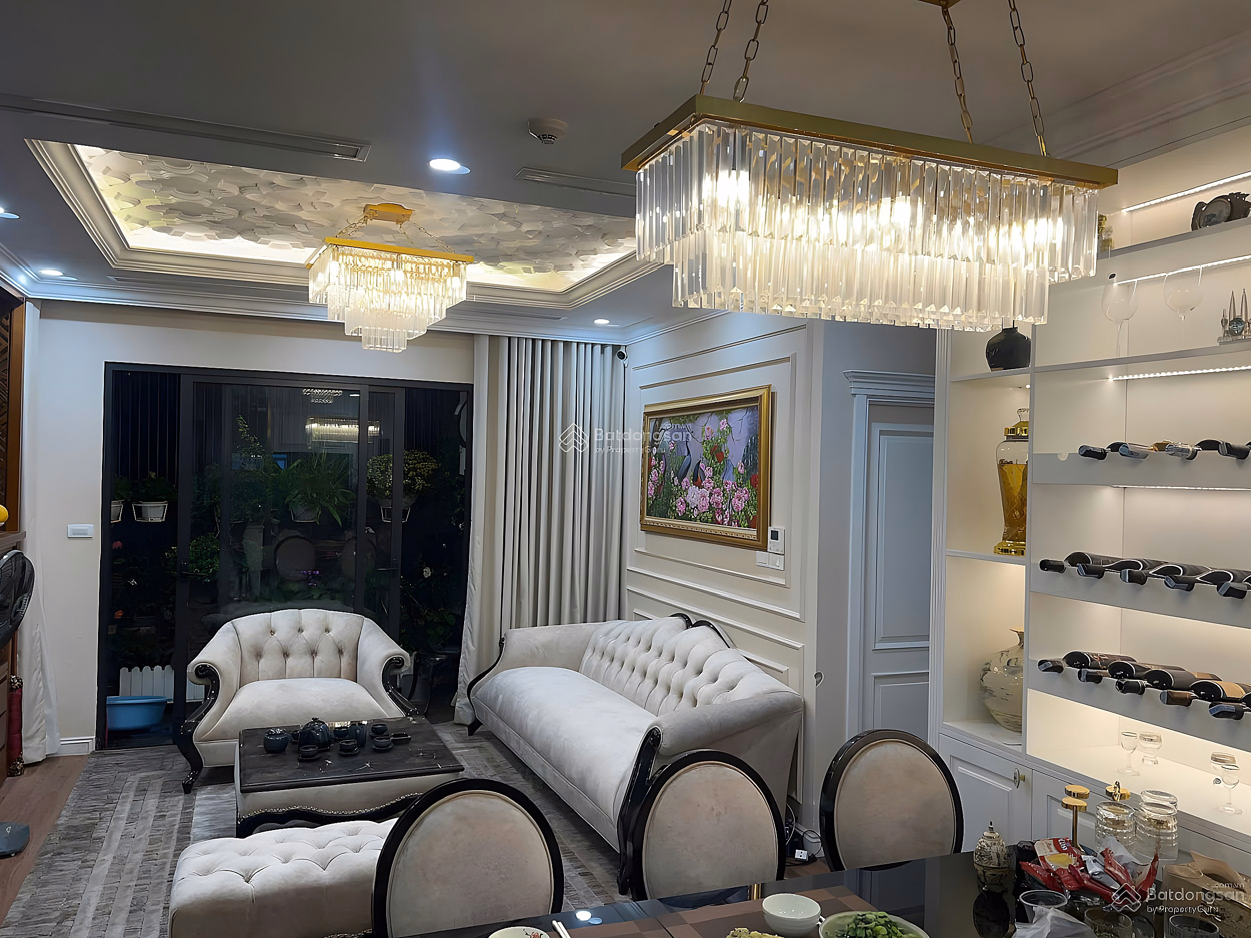 The owner urgently sells a middle floor apartment with 3 bedrooms, 2 bathrooms, super good price, view of Linh Dam lake at Eco Lake View
