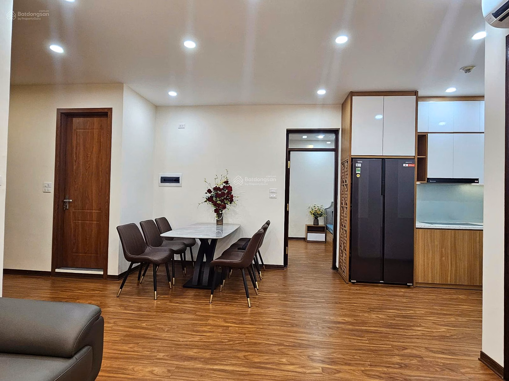 The owner sells a dormitory house on the 1st floor, alley 26 Nhuan Hong, area 45m, designer 2 bedrooms, 2 bathrooms, 1 kitchen.
