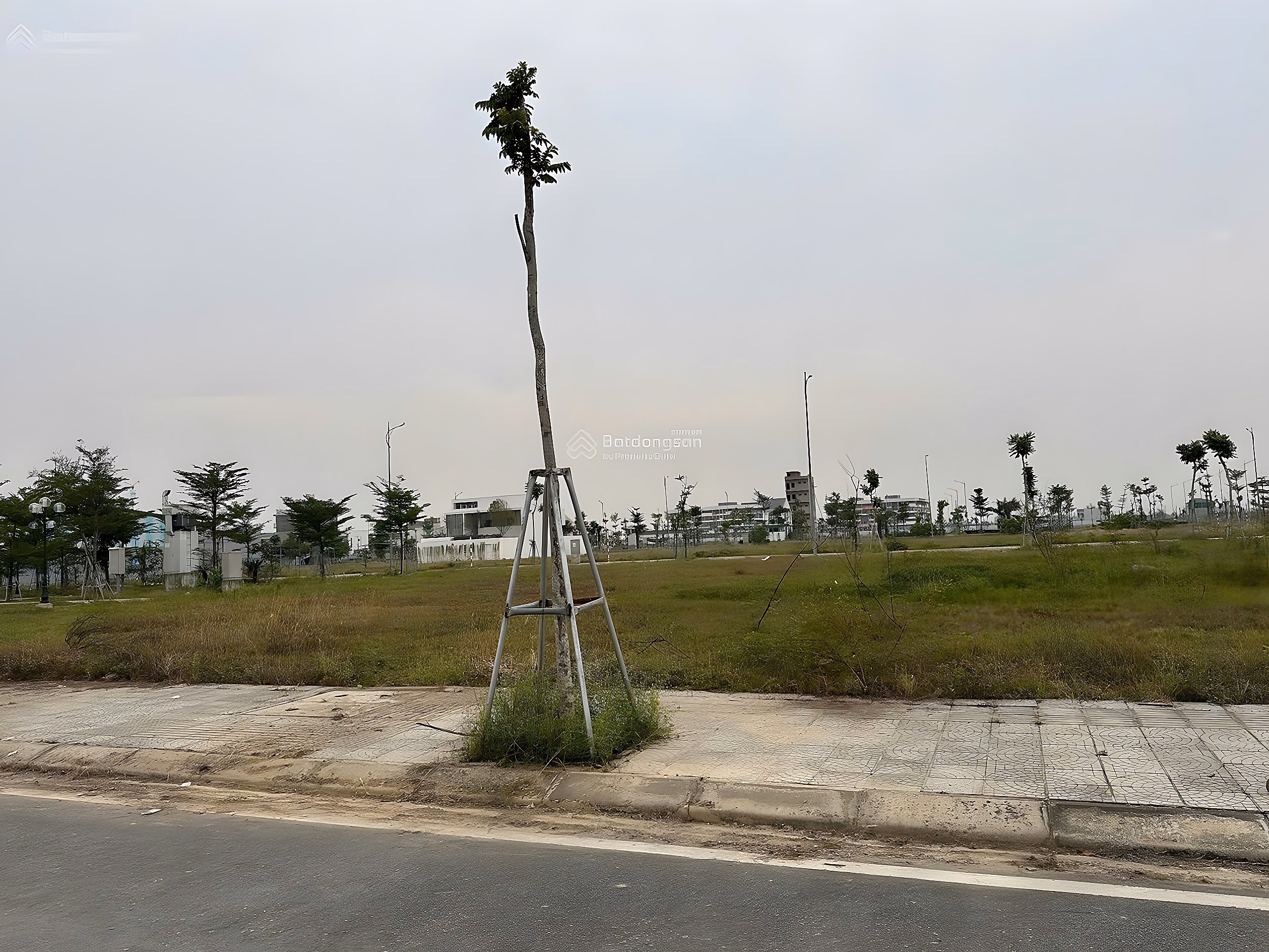 KQH Thuy Duong land with park view on 3 open sides, 150m2, price 4 billion 8