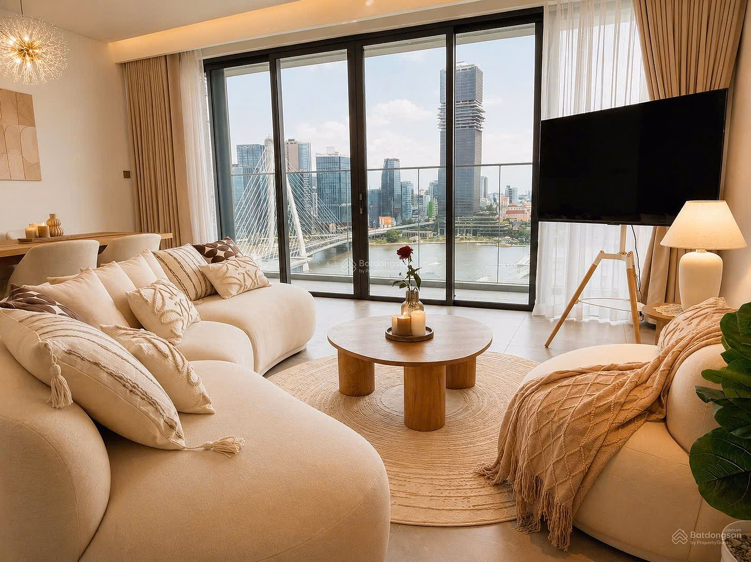 LynnTocDo | Selling CH 3BR2WC in Crest-Metropole building, outstanding with super spacious living room, with 65ty full nt