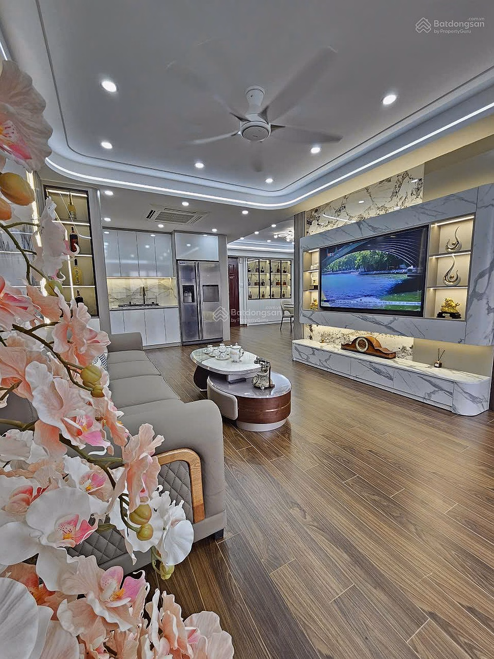 Owner sells high-end corner apartment Trung Yen 1