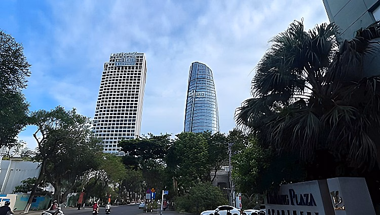 Modern apartment right next to the 5-star Hilton Bach Dang hotel, direct view of the Han River, and fireworks viewing