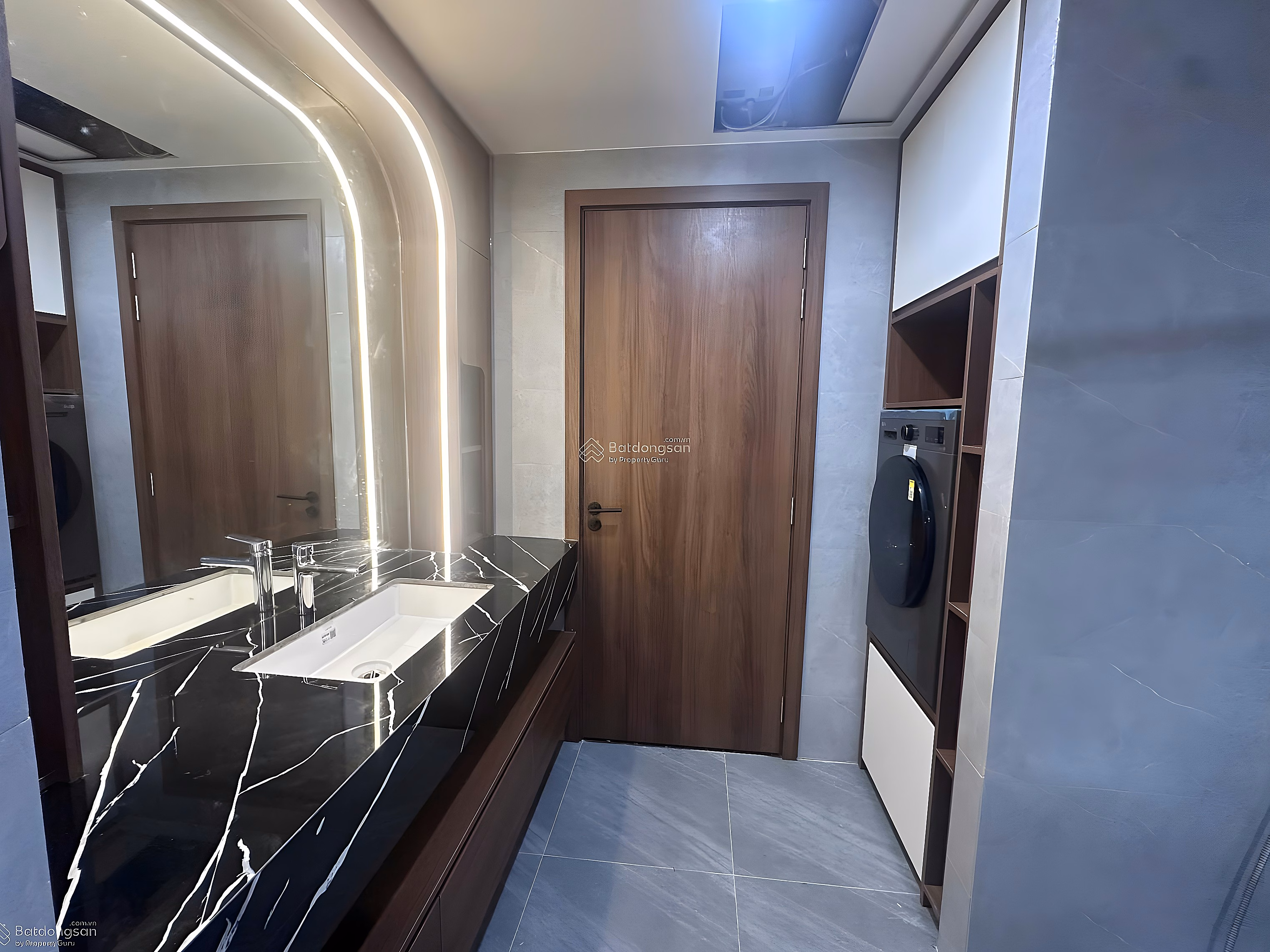 Modern apartment right next to the 5-star Hilton Bach Dang hotel, direct view of the Han River, and fireworks viewing