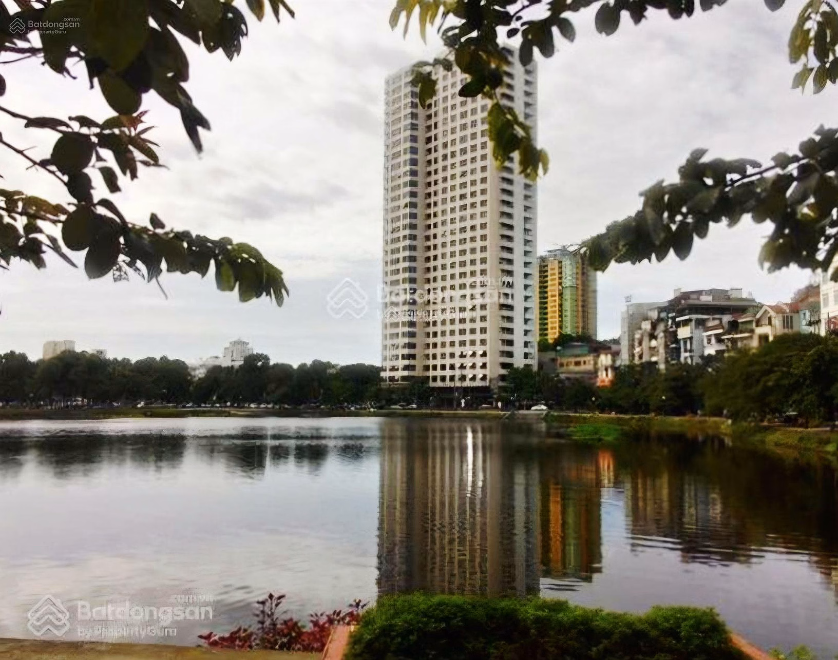 Ngoc Khanh Plaza - Ba Dinh, middle floor 111m², 3 bedrooms, price 67 million/m2 with TL*** meet Hanh